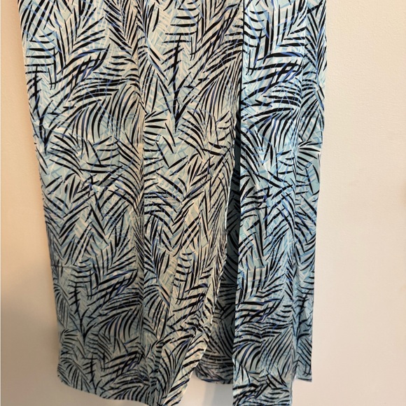 Blue and Black Leaf Print Silky Dress - Picture 4 of 7